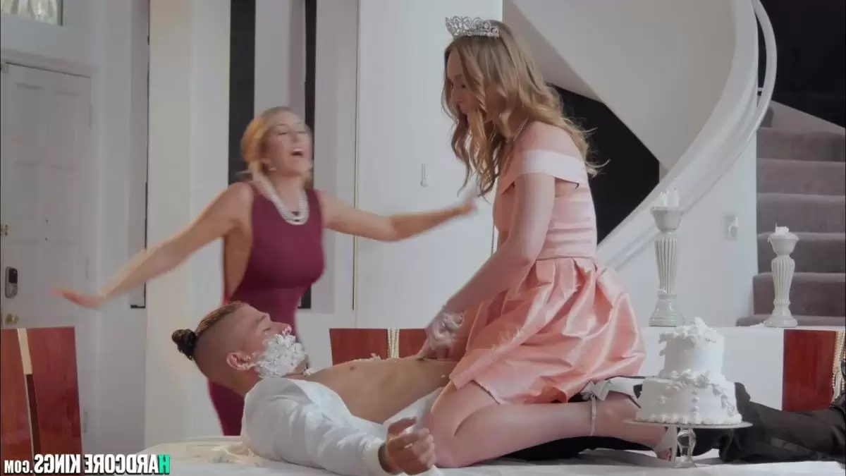 Barda Müşteri Temsilcisi Kadının Yüzüne Döllerini Akıttı - Ayazs Porno